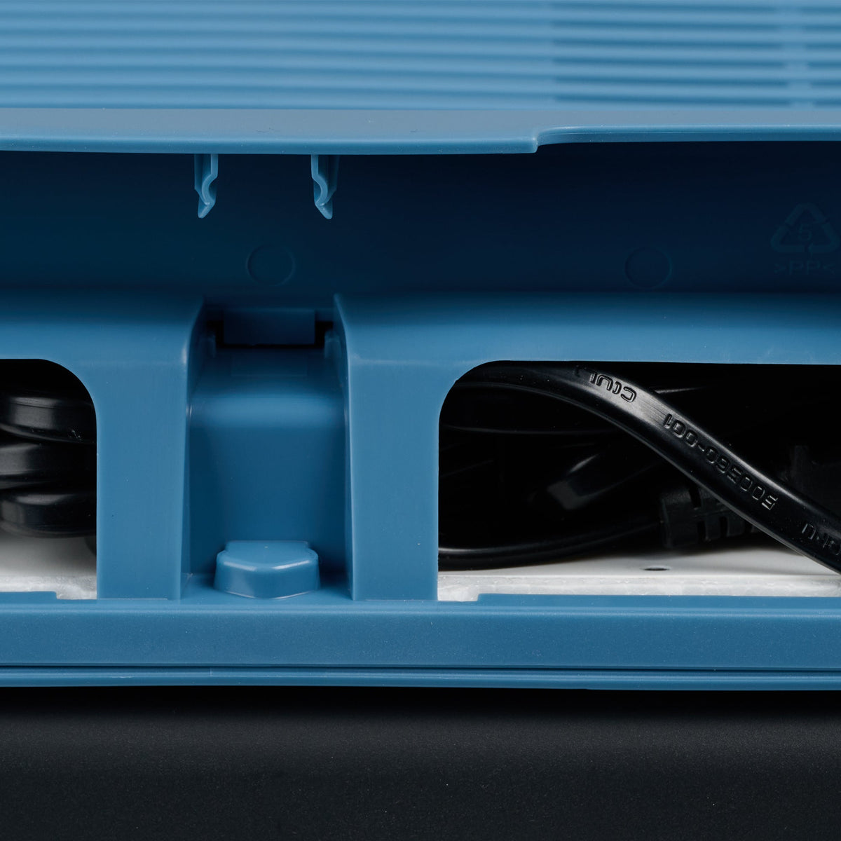 Igloo IE27 Compact Thermoelectric Cooler for Trips